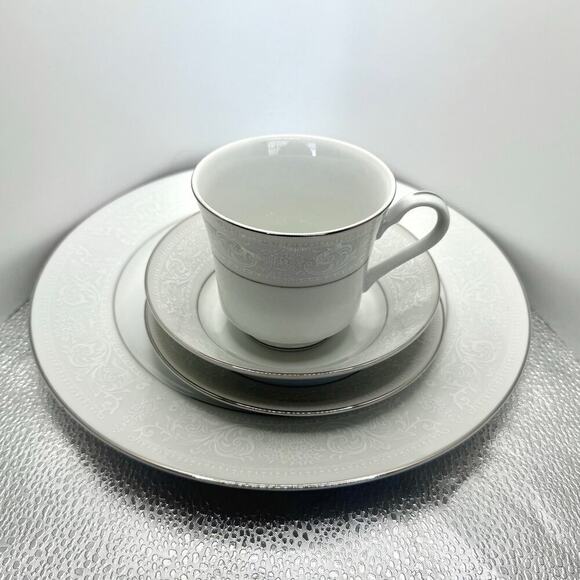 VTG NOS Salem 4 Piece Place Setting for One White/Silver Translucent China Japan - Picture 3 of 11